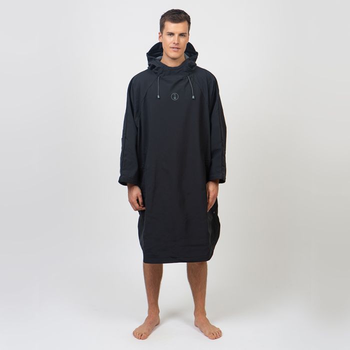 fourth element STORM PONCHO - Schwarz